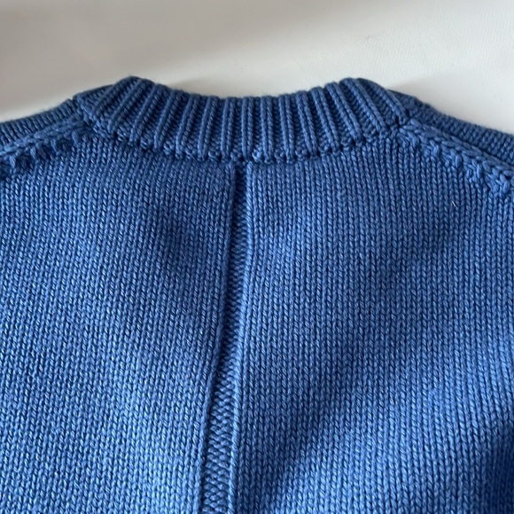 100% cashmere V-neck sweater